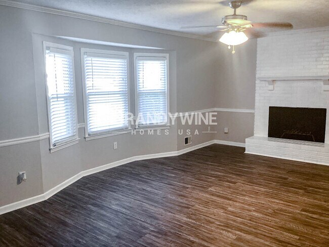 Building Photo - 2122 Tiffany Ln