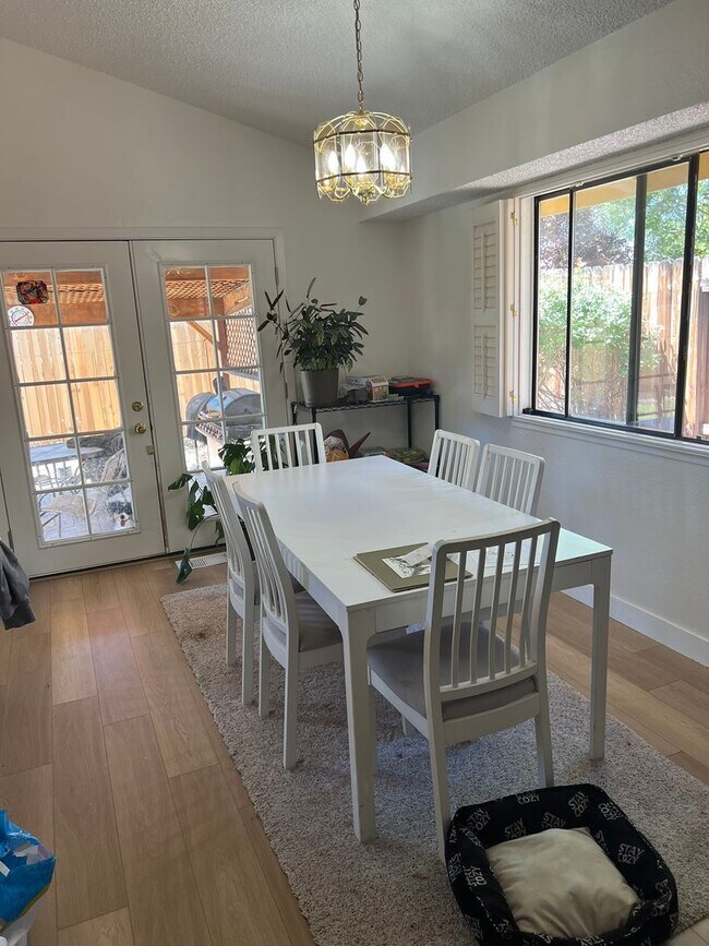 Building Photo - PERGOLA - COVERED PATIO - FENCED BACKYARD ...