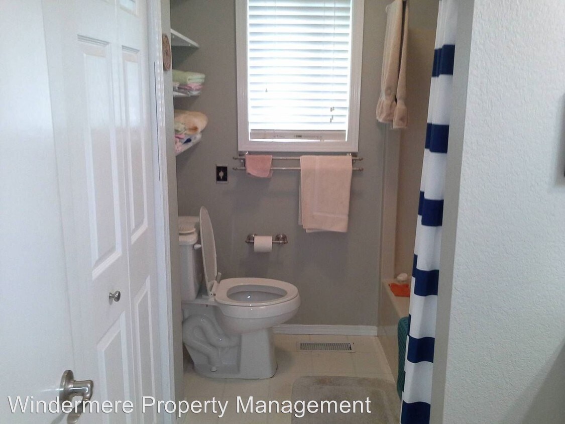 Building Photo - 504 Forest Cir