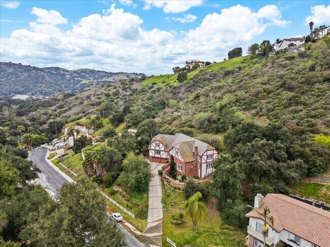 Foto del edificio - 2705 Clear Creek Ln