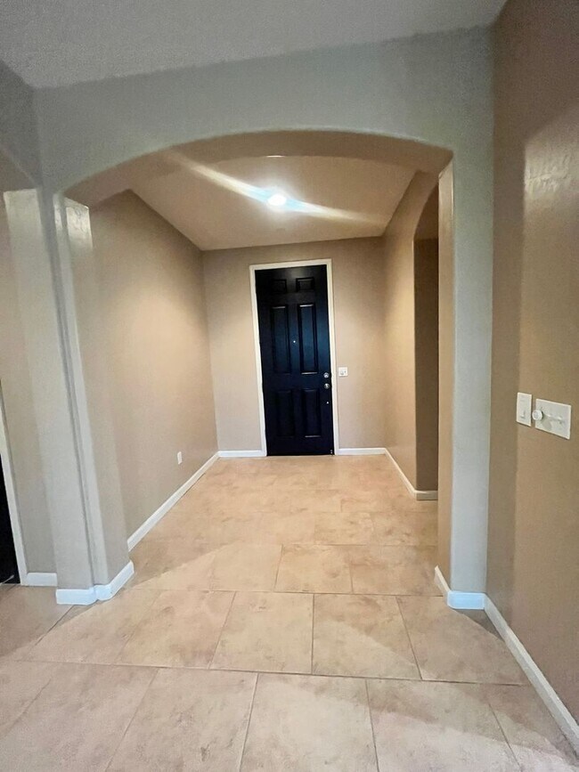 Foto del edificio - 2126 N Lindsay Ct