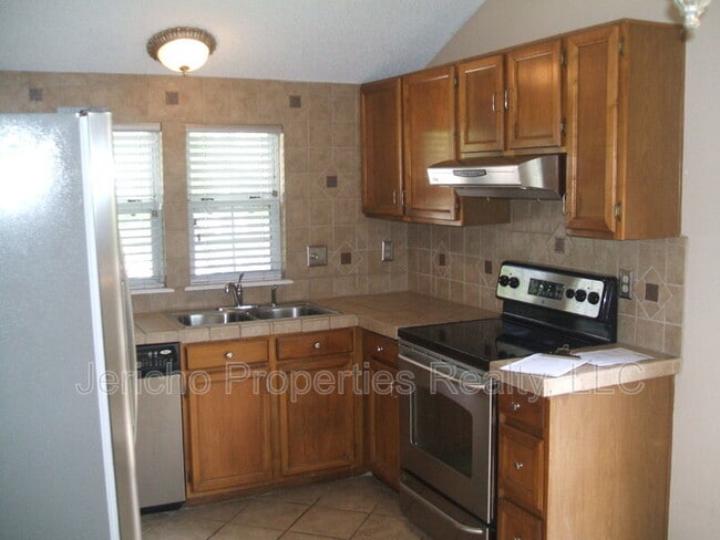 Photo - 1250 S Flower Cir Townhome