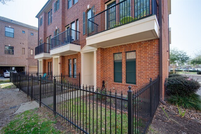 Foto del edificio - 2110 Shearn St