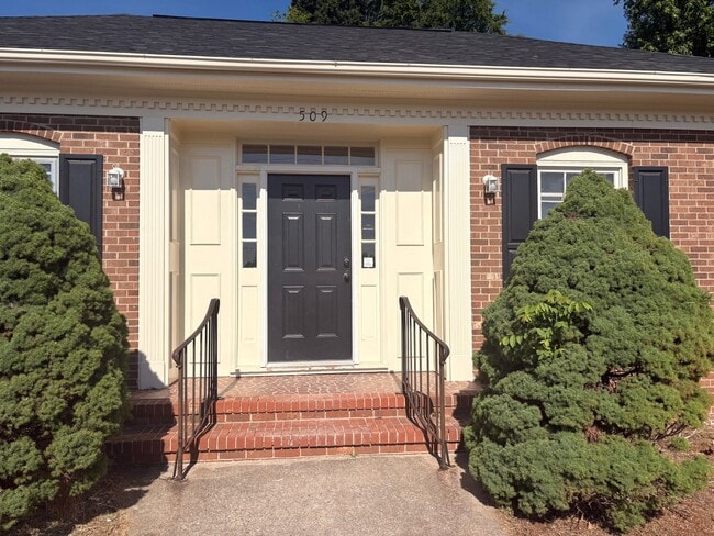 Building Photo - 509 Highland Park Dr