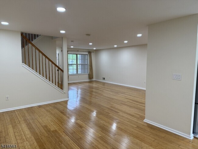 Foto del edificio - 1704 Bergen Ct