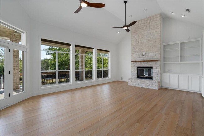 Building Photo - 401 Roy Creek Ln