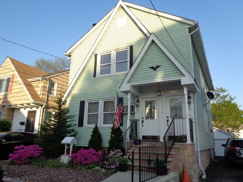 Primary Photo - 1615 Andrew St N
