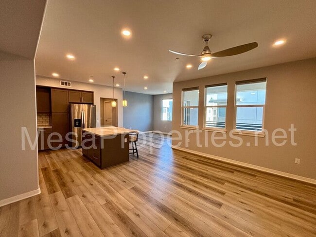 Foto del edificio - 9352 Solaire Pl