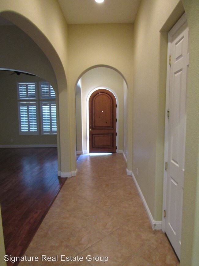 Building Photo - 3 br, 3.5 bath House - 8466 Benicasim Ct