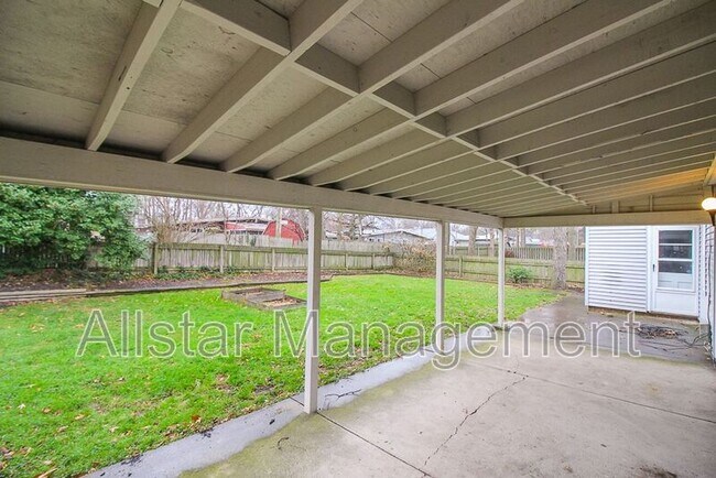 Foto del edificio - 6393 Springwood Rd