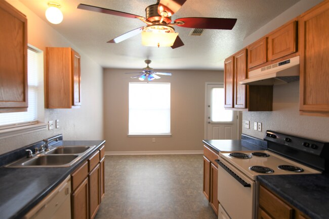 Building Photo - 1011 Carla Kay Dr