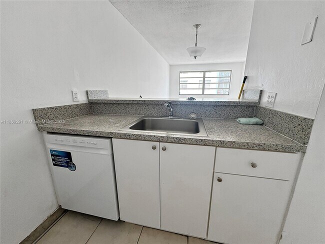 Foto del edificio - 1225 NE 124th St