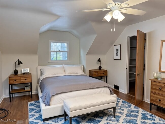 Foto del edificio - 8896 Spring Valley Dr