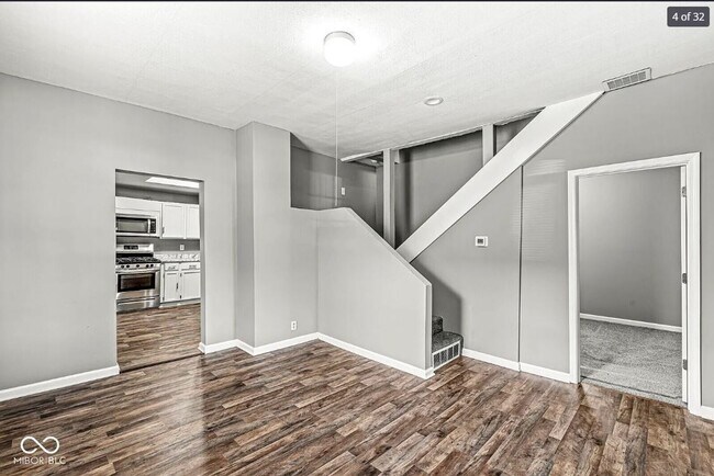 Foto del edificio - 841 Birch Ave