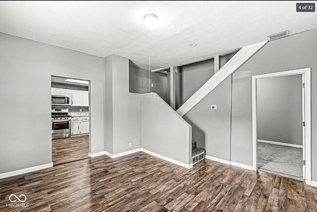 Building Photo - 841 Birch Ave