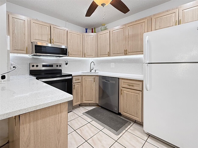 Foto del edificio - 301 Knotty Pine Cir