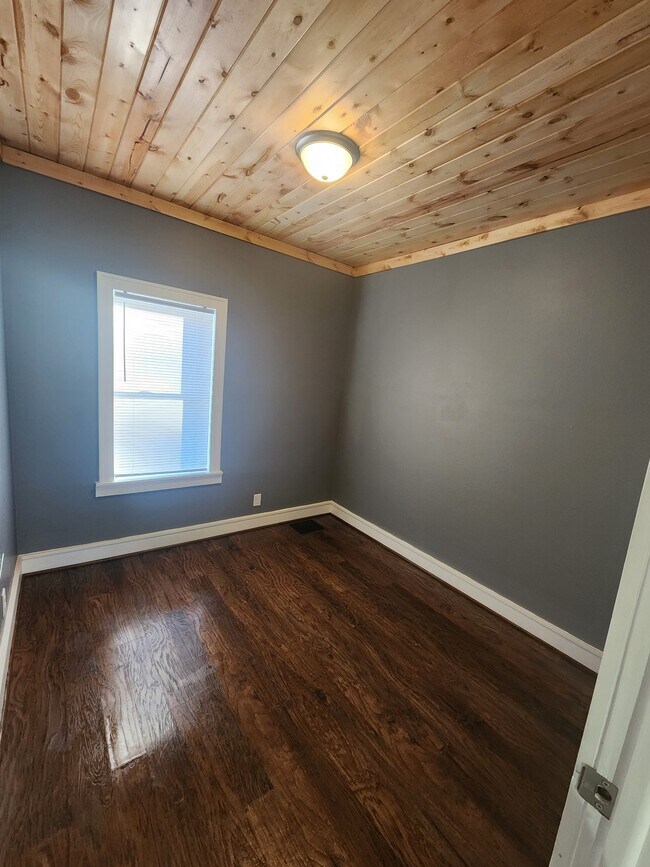 Foto del edificio - 302 2nd Ave NE