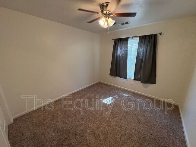 Building Photo - 2322 E Beech Ct