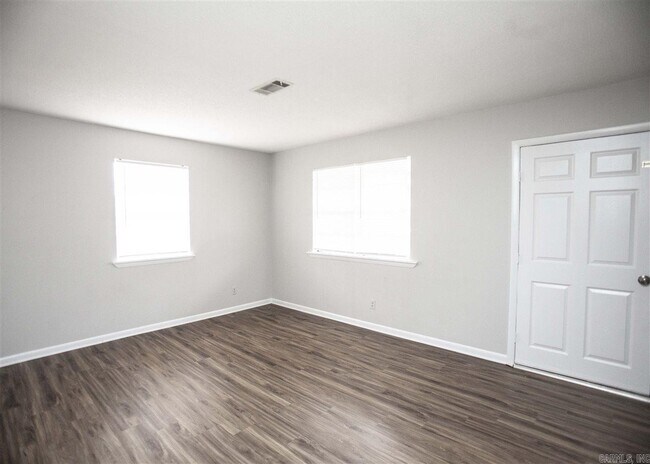 Building Photo - 8820 Claremont Ave