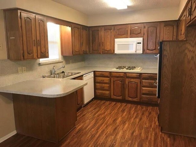 Foto del edificio - Located in the heart of Lancaster! 3/2/2 Bellaire Terrace