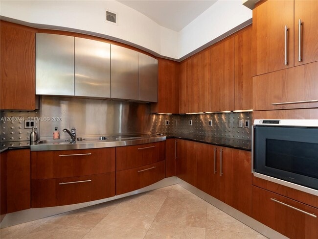 Building Photo - 18101 Collins Ave