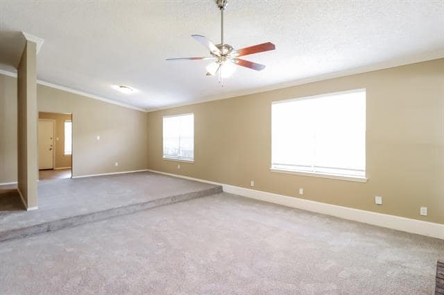 Foto del edificio - 5903 Cameron Dr