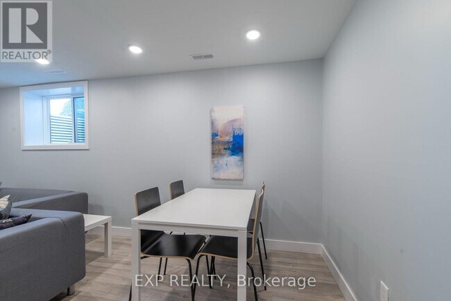 Photo du bâtiment - 1057 Falaise Rd