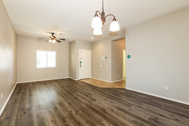 Foto del edificio - 5206 W Glass Ln