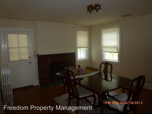 Building Photo - 3 br, 1.5 bath House - 9300 Battle St