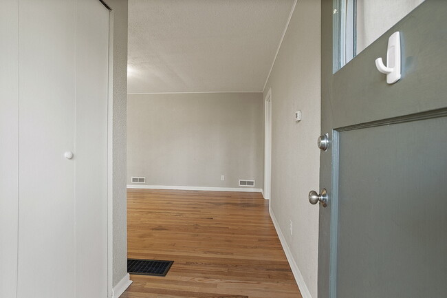 Foto del edificio - 1806 N Watts St