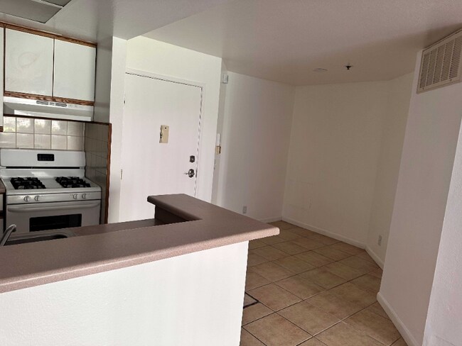 Foto del edificio - 444 S Occidental Blvd