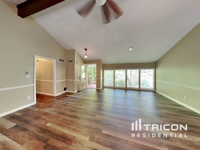 Foto del edificio - 136 Bramble Oak Dr