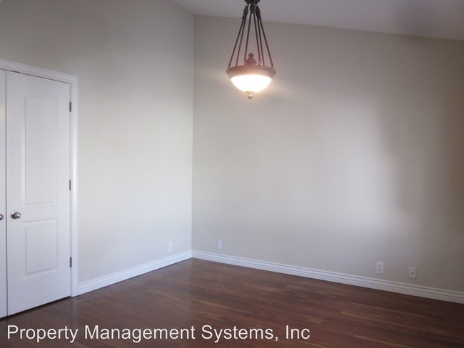 Building Photo - 7469 S Green Haven Dr