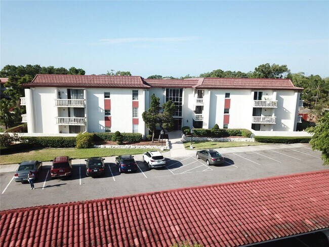 Building Photo - Beautifully updated (1) bedroom (1  1/2) b...