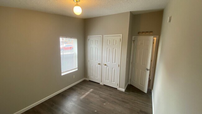 Foto del edificio - 4 Bed 2 Bath and Garage in Commerce City