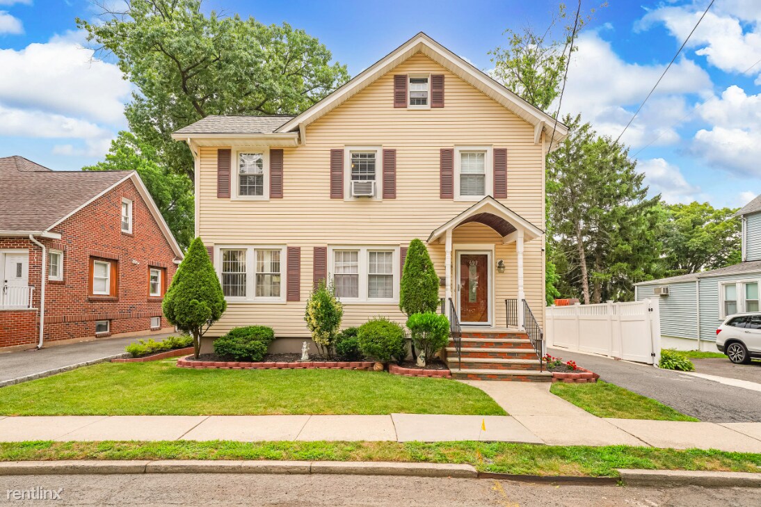 Foto principal - 4 br, 2.5 bath House - 690 Garden St