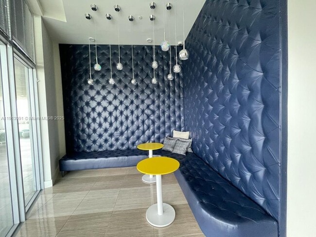 Foto del edificio - 2000 Metropica Wy