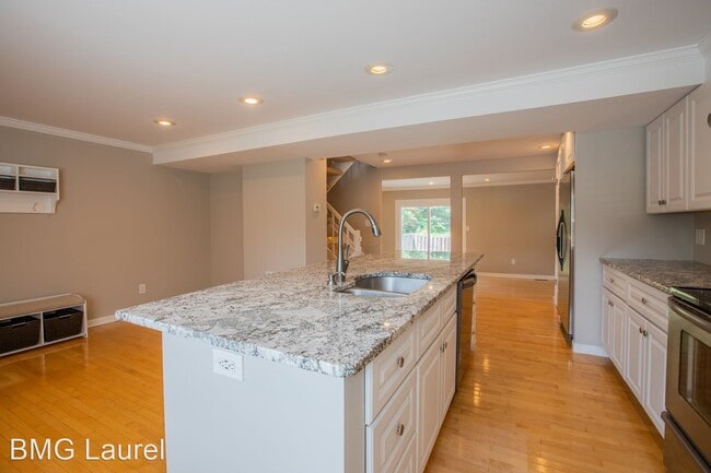 Building Photo - 3 br, 3 bath House - 6078 Cedar Wood Dr