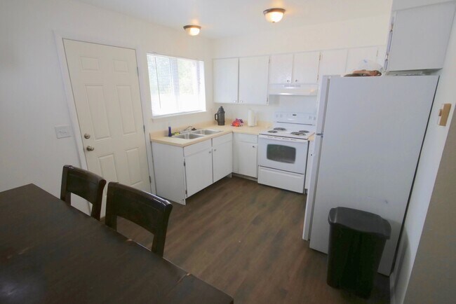 Building Photo - 482 E 500 S