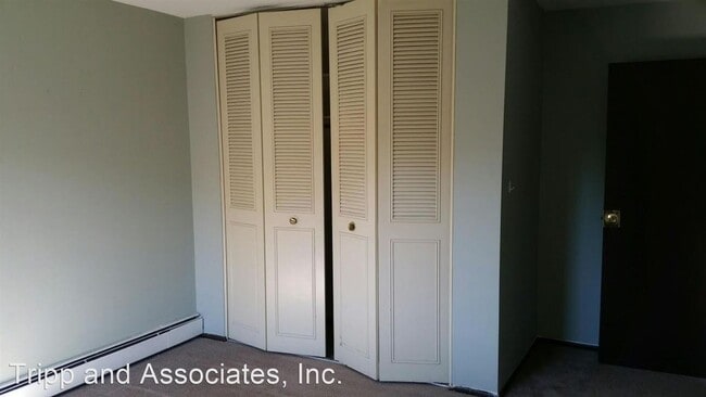 Building Photo - 1 br, 1 bath Apartment - 765-791 Russell Rd.