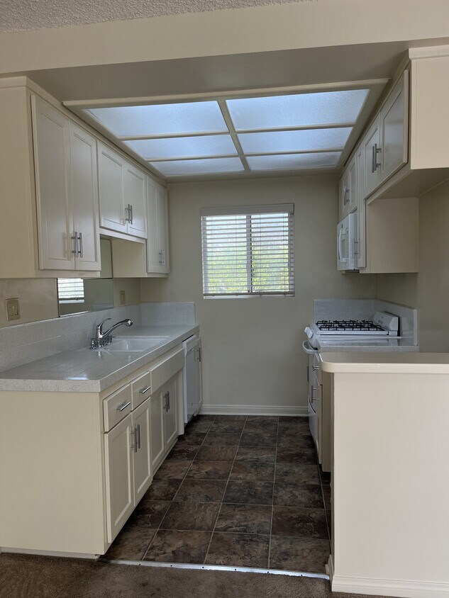 Pacific Lanai Apartments Apartments in Manhattan Beach, CA