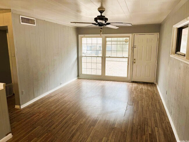 Building Photo - 30 Belmar Dr