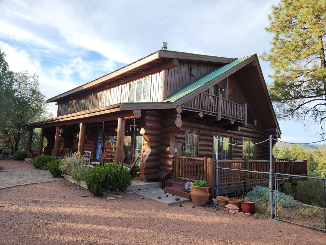 Primary Photo - Furnished Log Cabin Retreat in the Pines