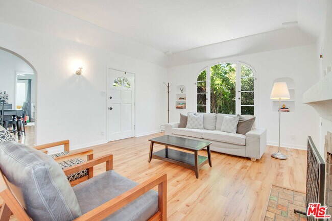 Foto del edificio - 1170 S Hayworth Ave