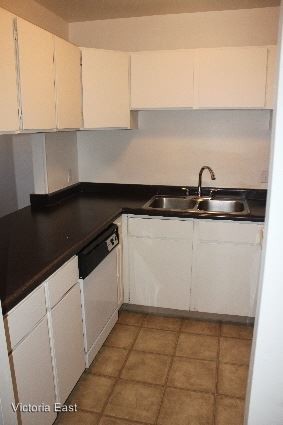 Building Photo - 145 W 600 S