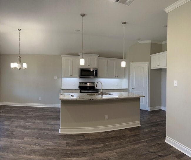 Building Photo - 704 Tippit Ln