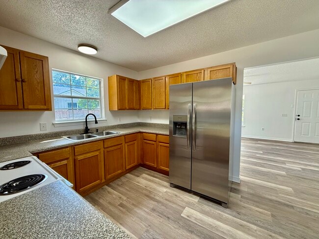 Foto del edificio - 3042 Tiffany Ln