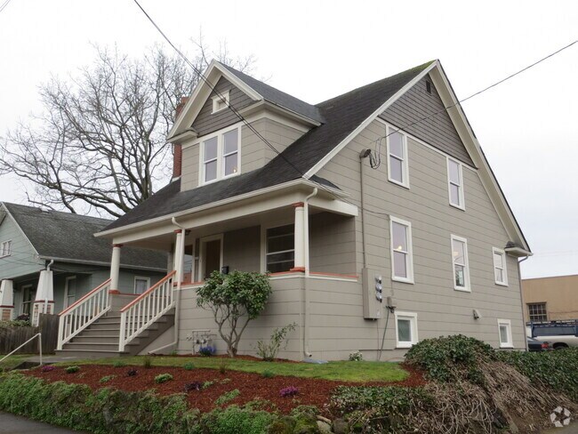 Building Photo - 4818 SE Caruthers St.