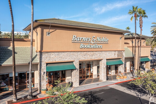 There are various retail store and locations in the Aliso Viejo shopping center.
