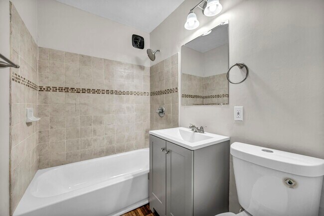 Building Photo - 25521 Briardale Ave